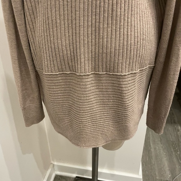 Banana Republic cocoon cardigan- taupe-Size medium-NWOT - Picture 3 of 11